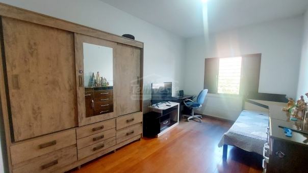 CASA NO BAIRRO CANDEIAS PROXIMO A AV DA MODA 