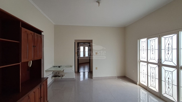 EXCELENTE CASA - PROXIMO A BOIADEIROS