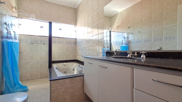 EXCELENTE CASA - PROXIMO A BOIADEIROS
