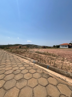 EXCELENTE LOTE A VENDA - CONDOM&Iacute;NIO MORADAS DA SERRA 