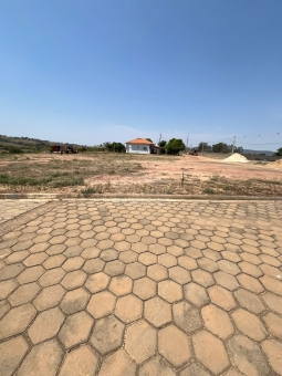 EXCELENTE LOTE A VENDA - CONDOM&Iacute;NIO MORADAS DA SERRA 