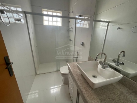 CASA NO MUARAMA AO LADO DA AVENIDA DA MODA 