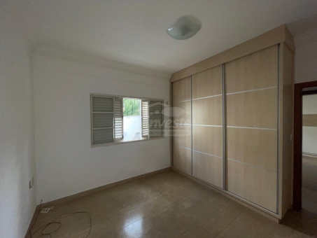 CASA NO MUARAMA AO LADO DA AVENIDA DA MODA 