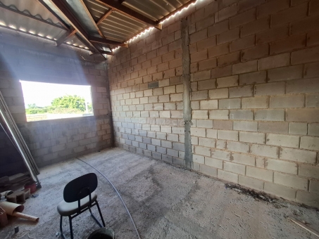 BARRAC&Atilde;O E CASA NO GL&Oacute;RIA