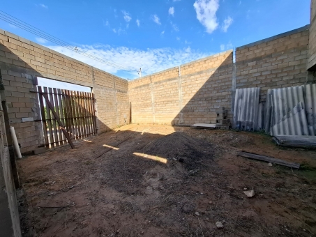 BARRAC&Atilde;O E CASA NO GL&Oacute;RIA