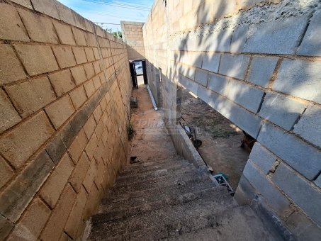 BARRAC&Atilde;O E CASA NO GL&Oacute;RIA