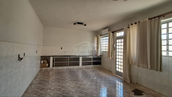 CASA EXCELENTE LOCALIZA&Ccedil;&Atilde;O NO CENTRO