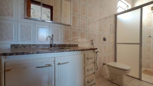 CASA EXCELENTE LOCALIZA&Ccedil;&Atilde;O NO CENTRO