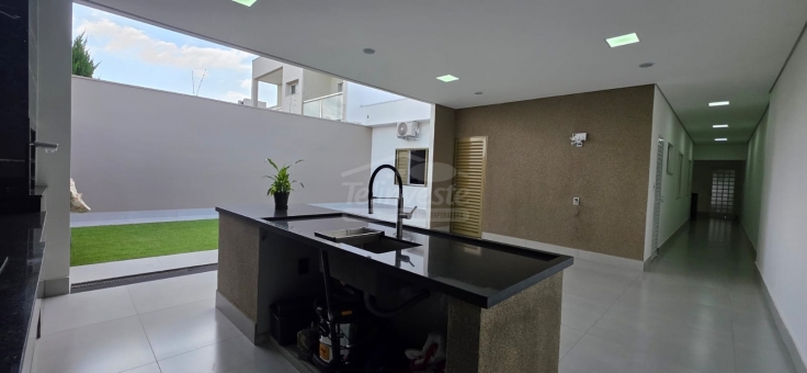 CASA RESIDENCIAL A VENDA - NOVO MUNDO