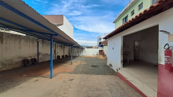 EXCELENTE PONTO COMERCIAL - LOTE