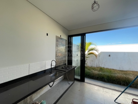 CASA NO PARQUE DAS AROEIRAS