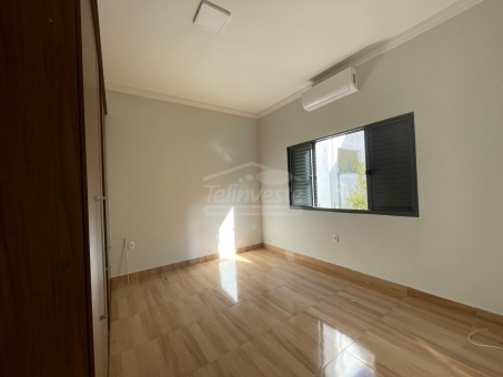 CASA NO PARQUE DAS AROEIRAS