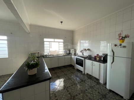 COMODO COMERCIAL E APARTAMENTO A VENDA 