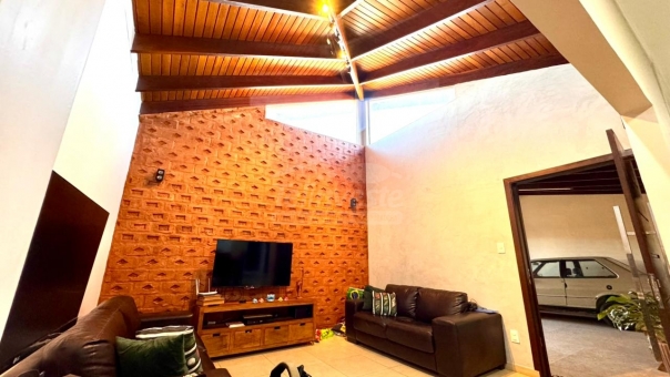 EXCELENTE CASA A VENDA - JARDIM CANADA