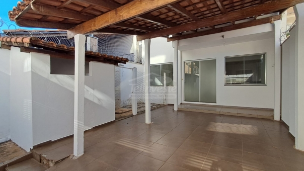EXCELENTE CASA - VILA RICA COM PISCINA