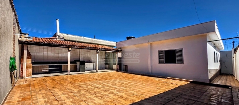 CASA A VENDA - NOVO MUNDO
