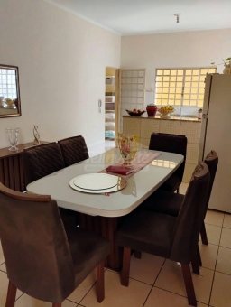 CASA A VENDA - CENTRO