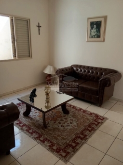 CASA A VENDA - CENTRO