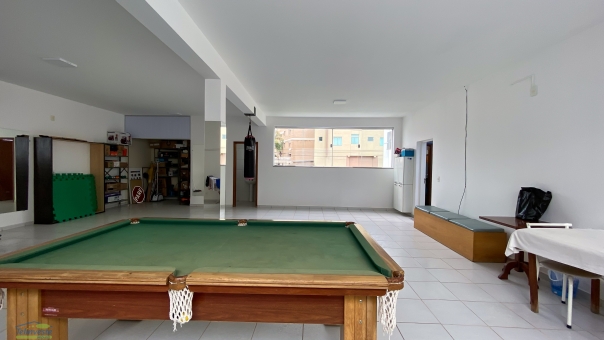 CASA + C&Oacute;MODO COMERCIAL BEM PR&Oacute;XIMO A AVENIDA DA MODA 