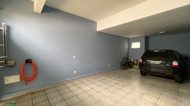 CASA + C&Oacute;MODO COMERCIAL BEM PR&Oacute;XIMO A AVENIDA DA MODA 
