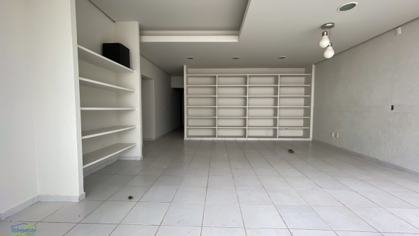 CASA + C&Oacute;MODO COMERCIAL BEM PR&Oacute;XIMO A AVENIDA DA MODA 