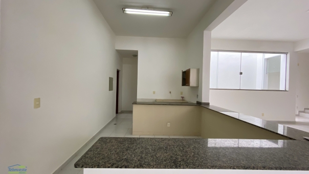 CASA + C&Oacute;MODO COMERCIAL BEM PR&Oacute;XIMO A AVENIDA DA MODA 