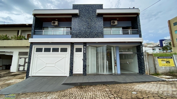 CASA + C&Oacute;MODO COMERCIAL BEM PR&Oacute;XIMO A AVENIDA DA MODA 