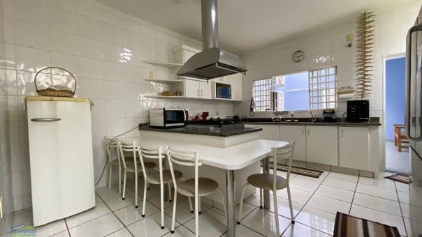 CASA + C&Oacute;MODO COMERCIAL BEM PR&Oacute;XIMO A AVENIDA DA MODA 