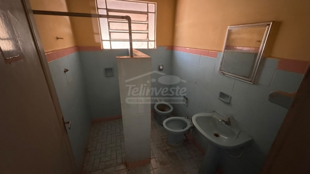 CASA A VENDA - CENTRO