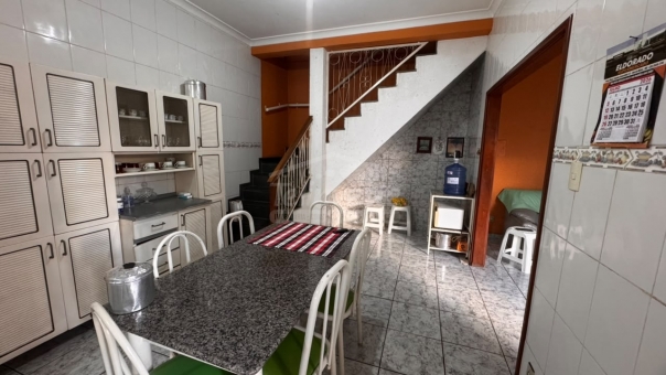 CASA A VENDA - CENTRO
