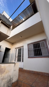 CASA A VENDA - CENTRO