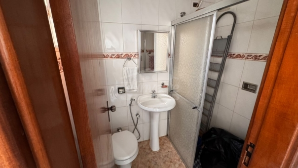 CASA A VENDA - CENTRO