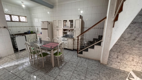 CASA A VENDA - CENTRO