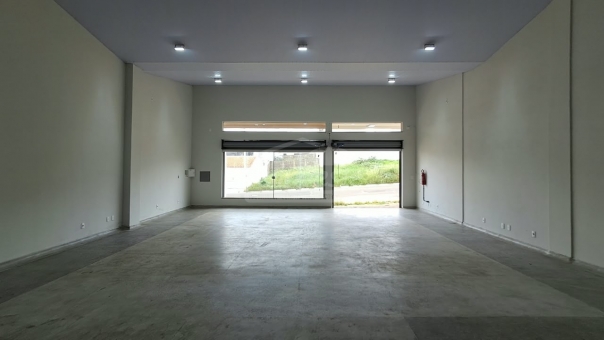 Comodo comercial - Parque das Aroeiras 
