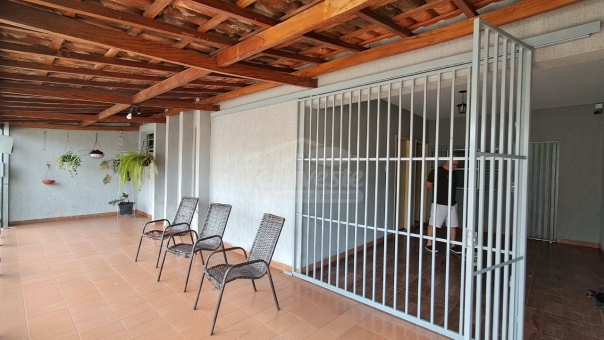 CASA - PROXIMO AO CENTRO