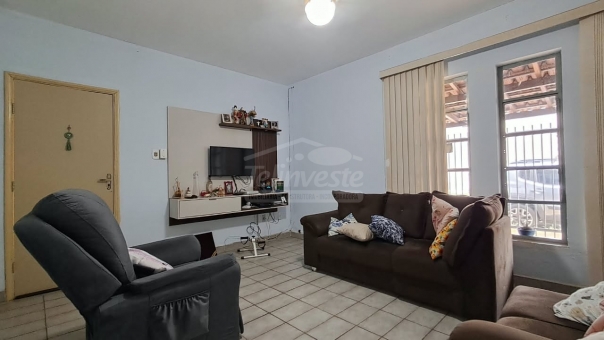 CASA - PROXIMO AO CENTRO