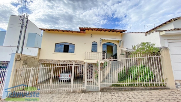 CASA NO BAIRRO CENTRO 